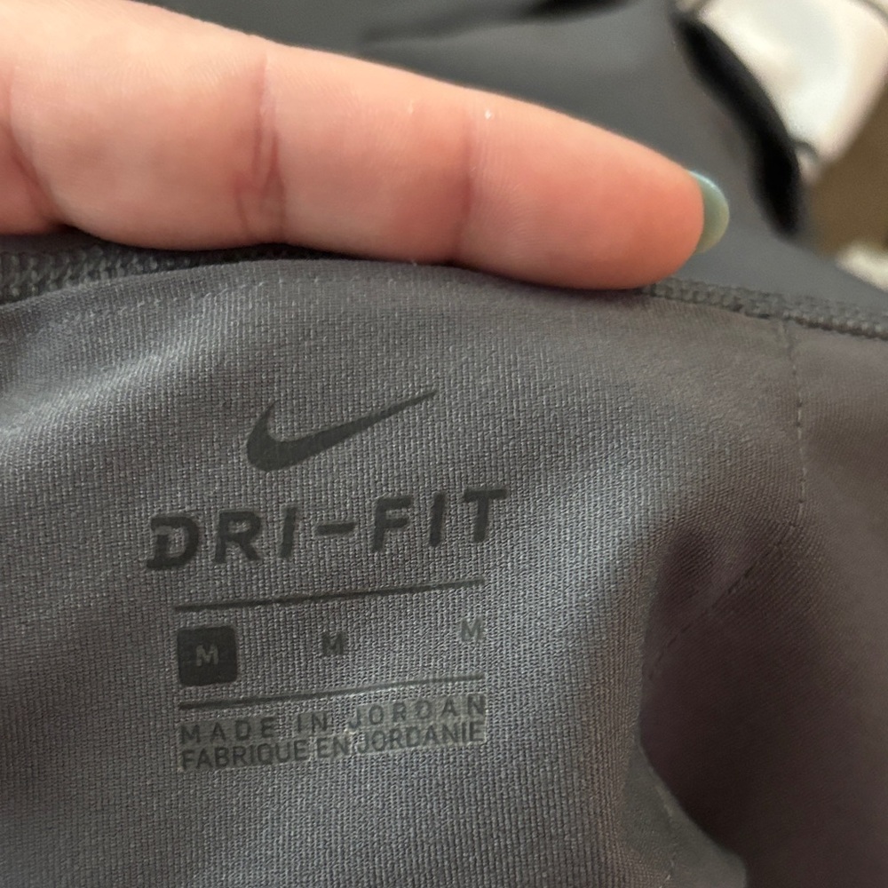 Nike Gray Athletic Leggings with Black Swoosh - Picture 4 of 4